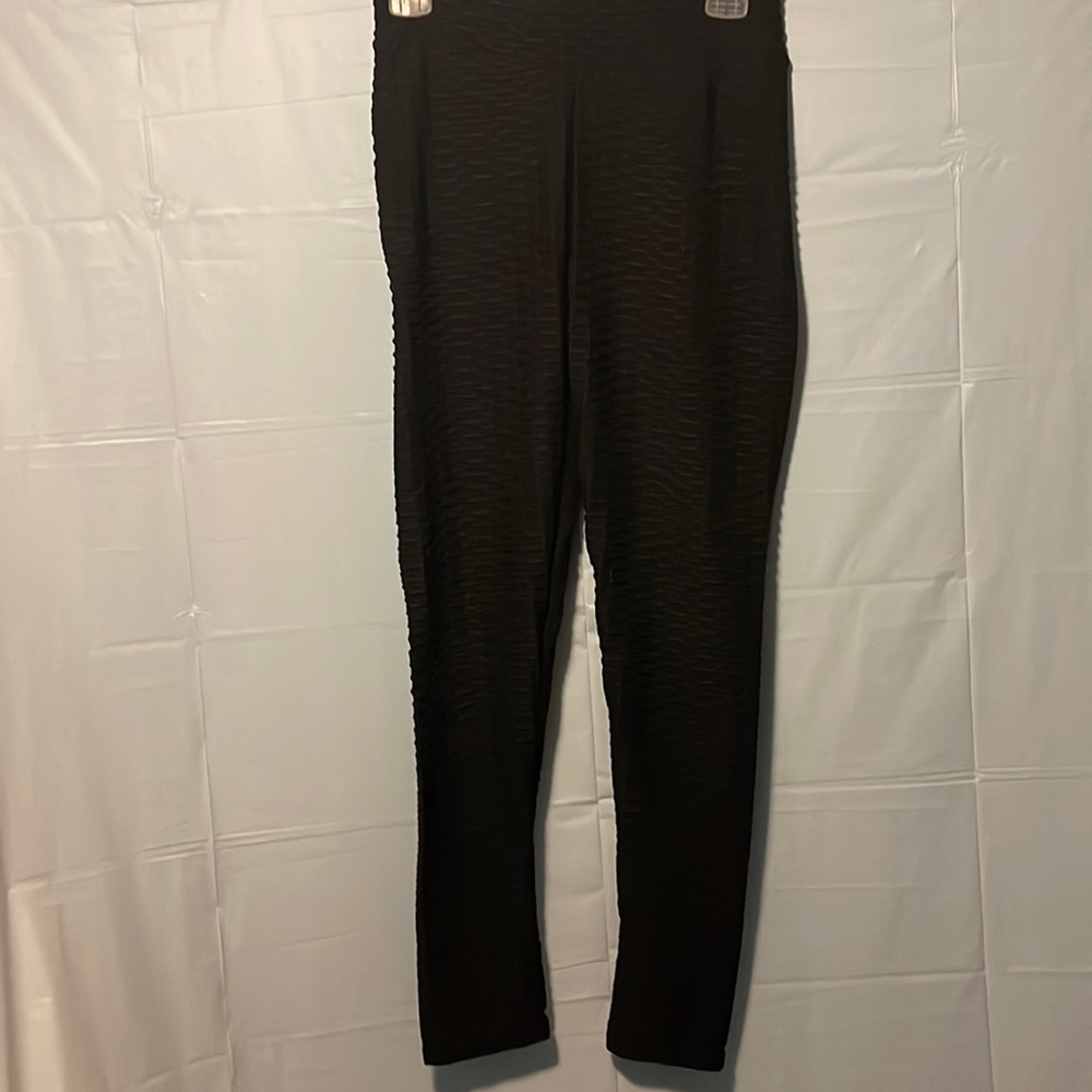 Black ankle length shape wear leggings size LG